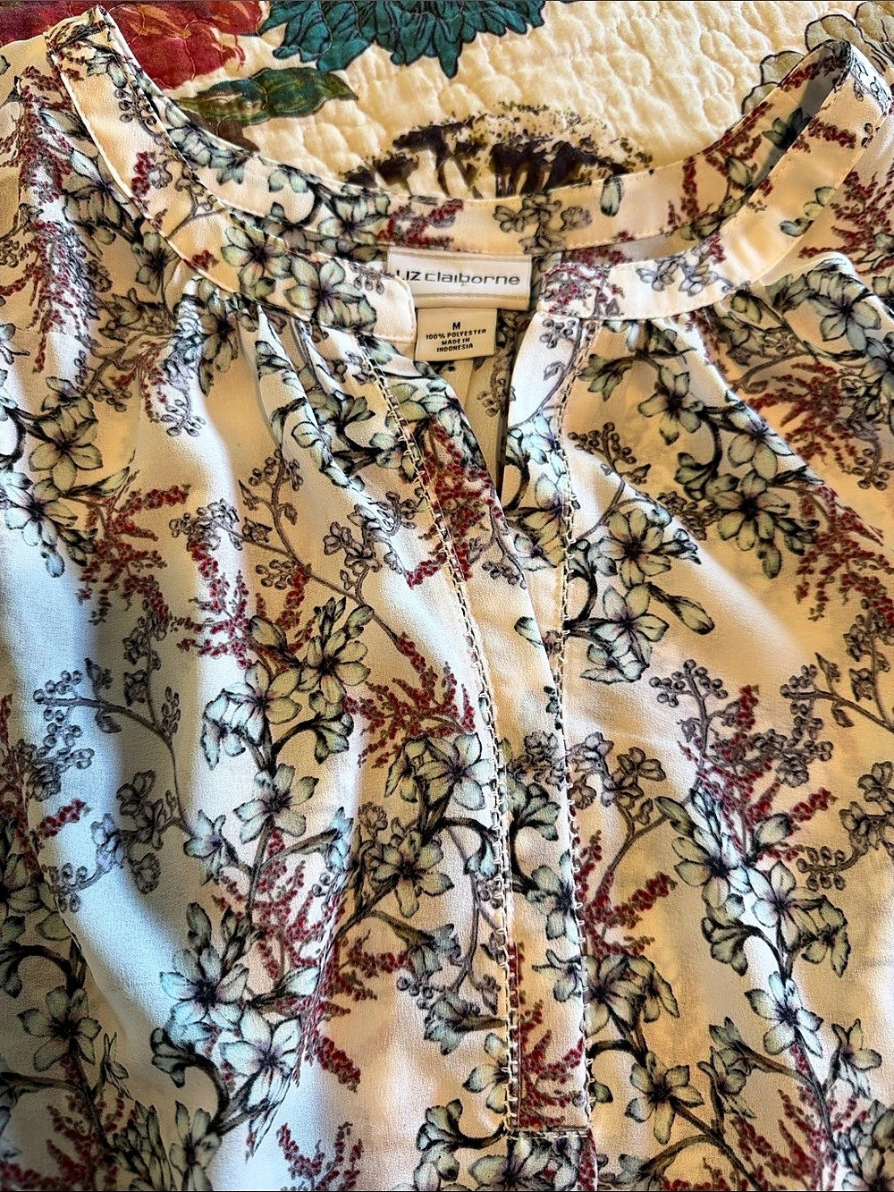 Liz Claiborne Floral Blouse in Cream & Blue Size Medium